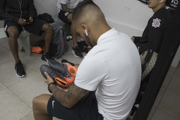 Maycon no vestiário antes do jogo contra o Red Bull, pelo campeonato paulista