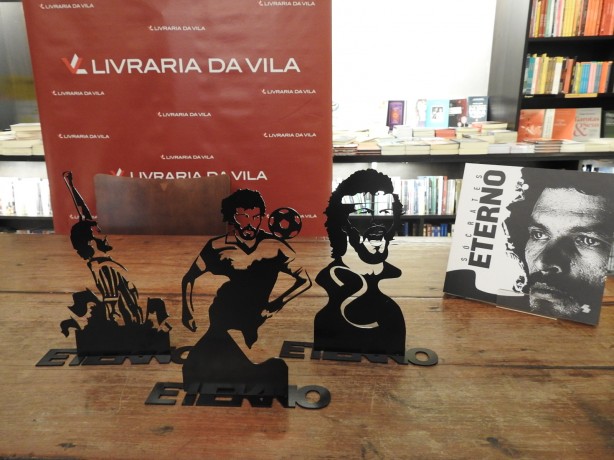 Os três modelos das mini-miniaturas do Doutor, lembrança assegurada a quem adquire a publicação
