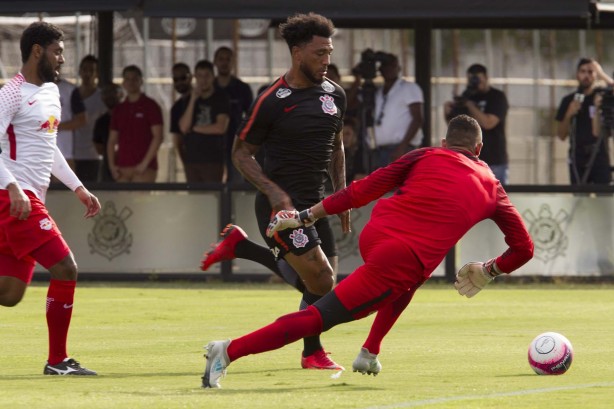 Kazim perdeu espaço na equipe titular do Corinthians após chegada de Júnior Dutra