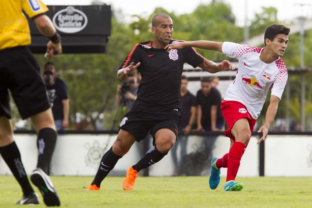 Nesta terça-feira, Emerson Sheik atuou contra o Red Bull Brasil em jogo-treino no CT