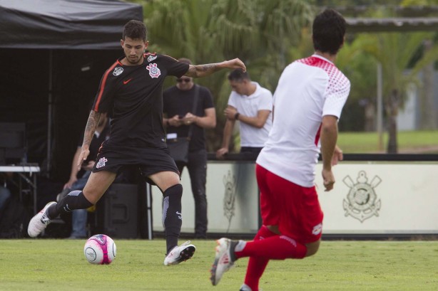 Pedro Henrique durante partida amistosa contra o RB Brasil no CT Joaquim Grava
