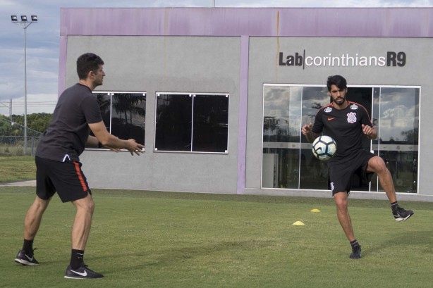 Vilson ainda não participa dos jogos nos treinamentos corinthianos