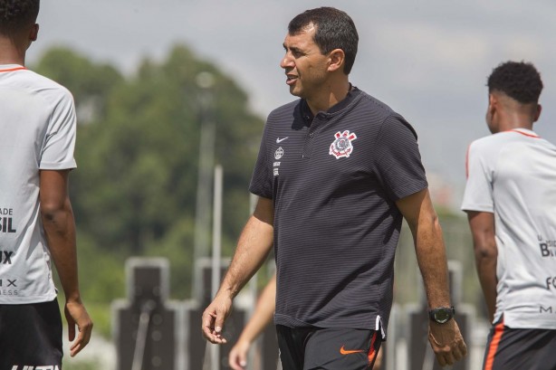 Fábio Carille durante o treinamento de hoje no CT; Alvo agora é o Palmerias