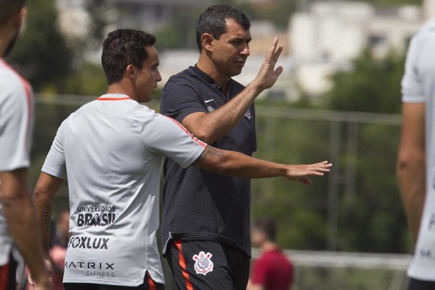 Jadson e Carille durante o treinamento de hoje no CT