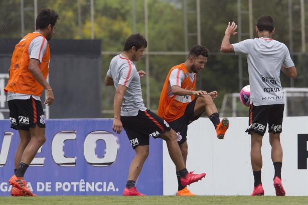 Jogadores treinaram no CT para enfrentar o Palmeiras no sábado