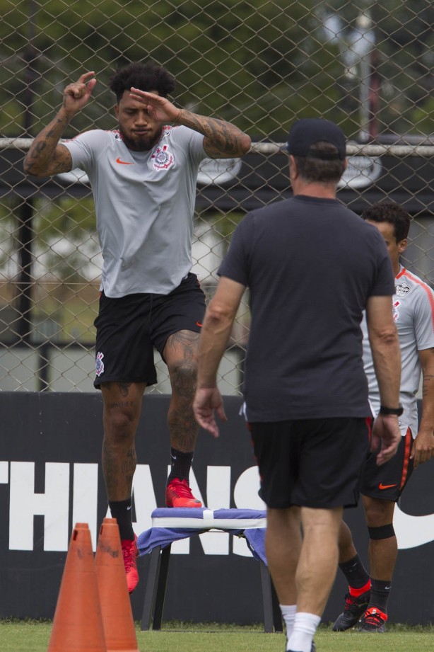 Kazim treina no CT de olho no Dérbi contra o Palmeiras