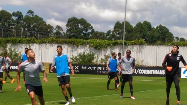 Matheus foi um dos destaques no treino do Corinthians desta quarta