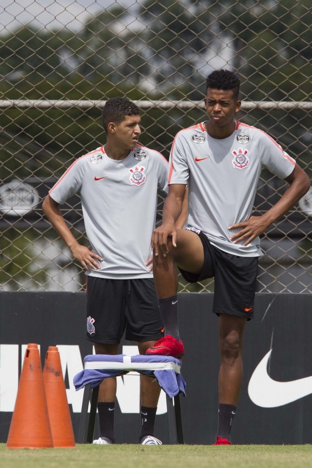 Matheus Matias, recém-chegado, e Carlinhos no treino de hoje