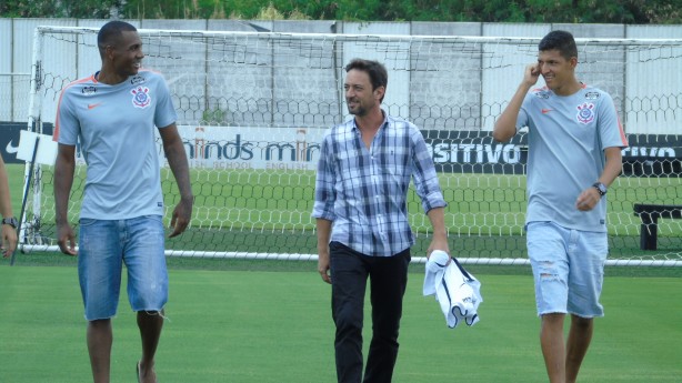 Duílio caminha com os reforços Marllon e Matheus no CT