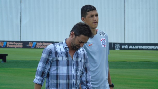 Duílio e o atacante Matheus no CT