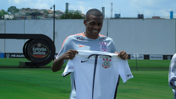 Marllon com o manto corinthiano