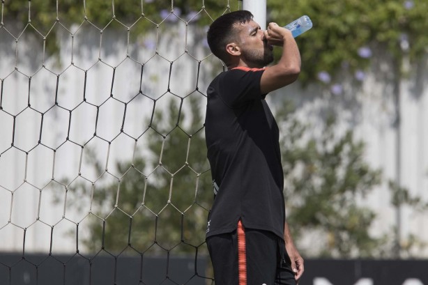 Camacho fez seu último treino pelo Corinthians; Meia foi emprestado para o Atlético-PR