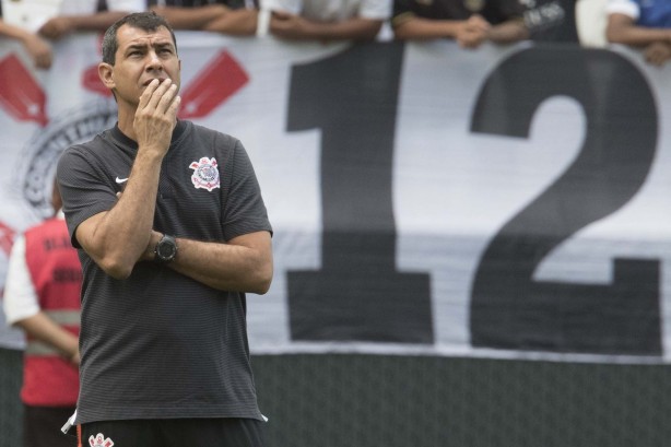 Carille abriu o treino na Arena para a torcida apoiar o time antes do clássico de sábado