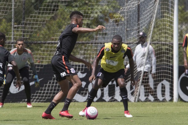 Carlinhos faz seu último treino; O atacante foi emprestado e não atua pelo Corinthians neste ano