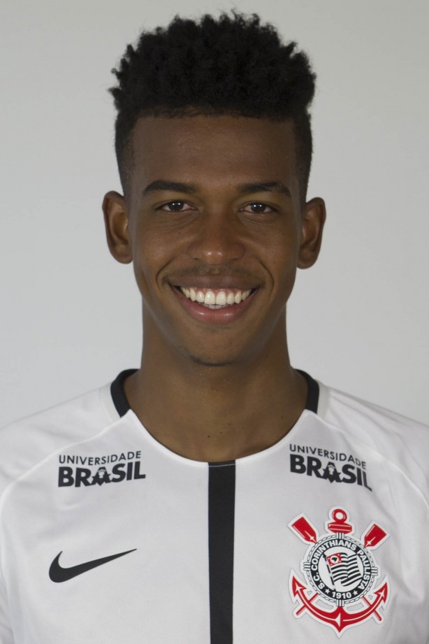 Carlinhos não é mais parte do elenco de 2018, mas posou para foto 3x4