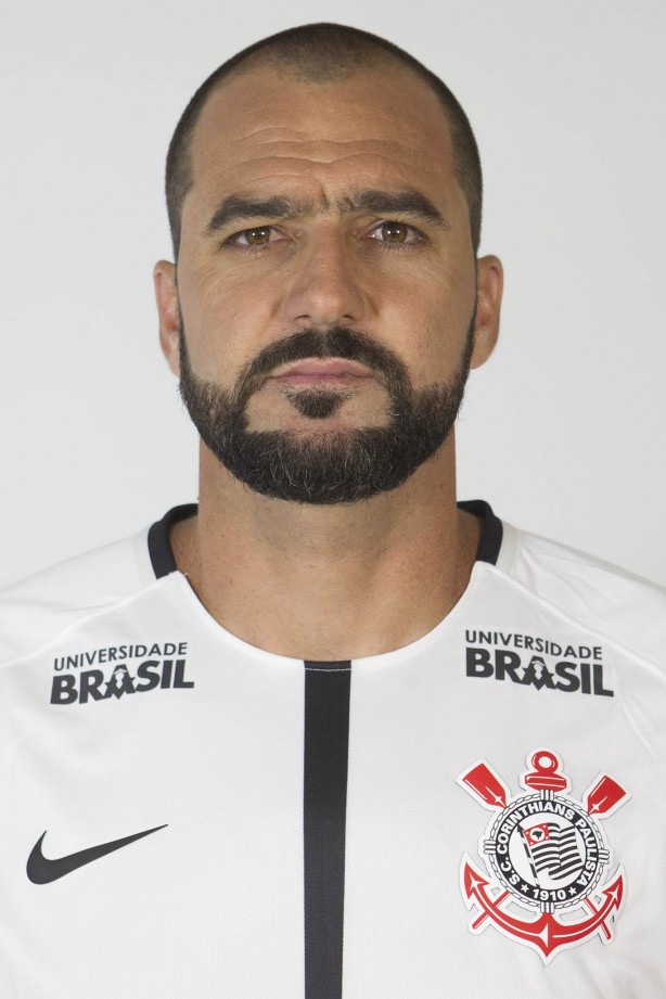 Danilo posando para mais uma foto 3x4