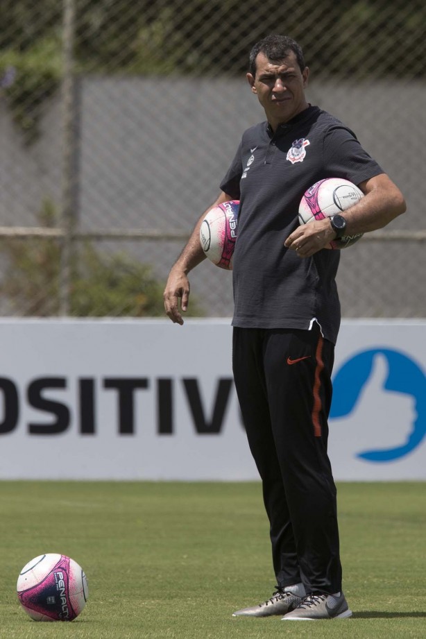 Fábio Carille durante o treinamento no CT; O alvo é o Palmeiras