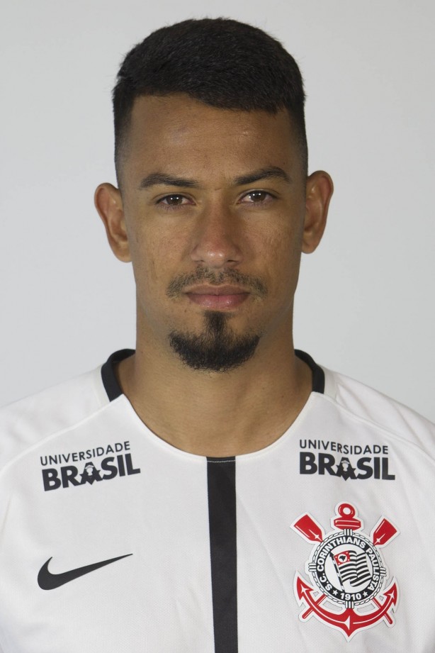Lucca durante as fotos 3x4 do Corinthians