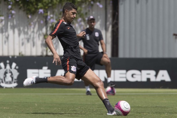 Matheus Matias mal chegou e já caiu nas graças da Fiel