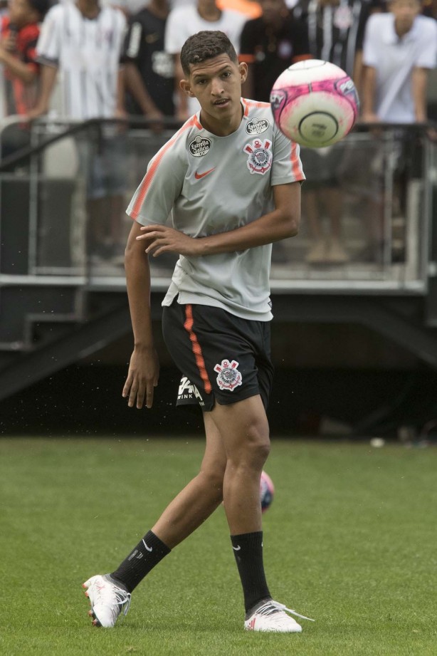 Matheus Matias treinando pela primeira na Arena Corinthians