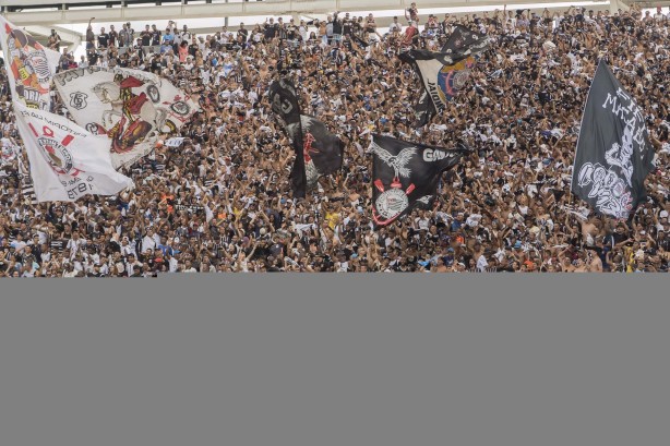 Muita gente foi à Arena apoiar o time antes do dérbi