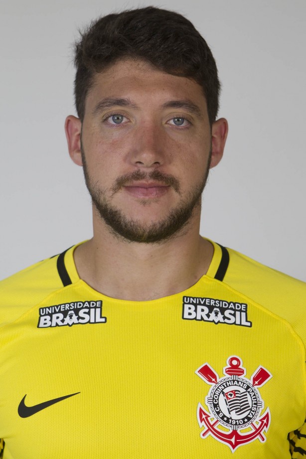 O goleiro Caíque França posa para a tradicional foto 3x4 do elenco