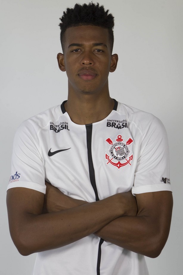 O jovem Carlinhos na tradicional foto 3x4