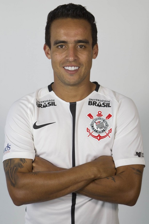 O meia Jadson durante ensaio 3x4 do elenco