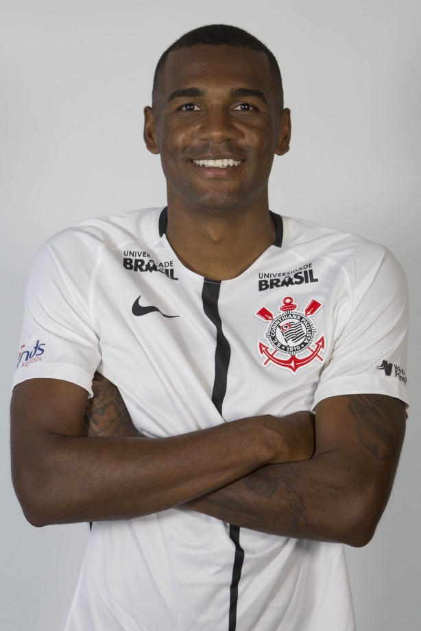 O zagueiro Marllon durante ensaio 3x4
