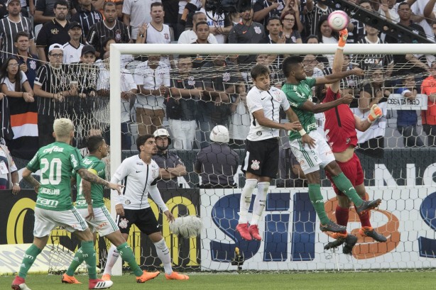 Cássio sai bem do gol e tira chance palmeirense no clássico na Arena Corinthians