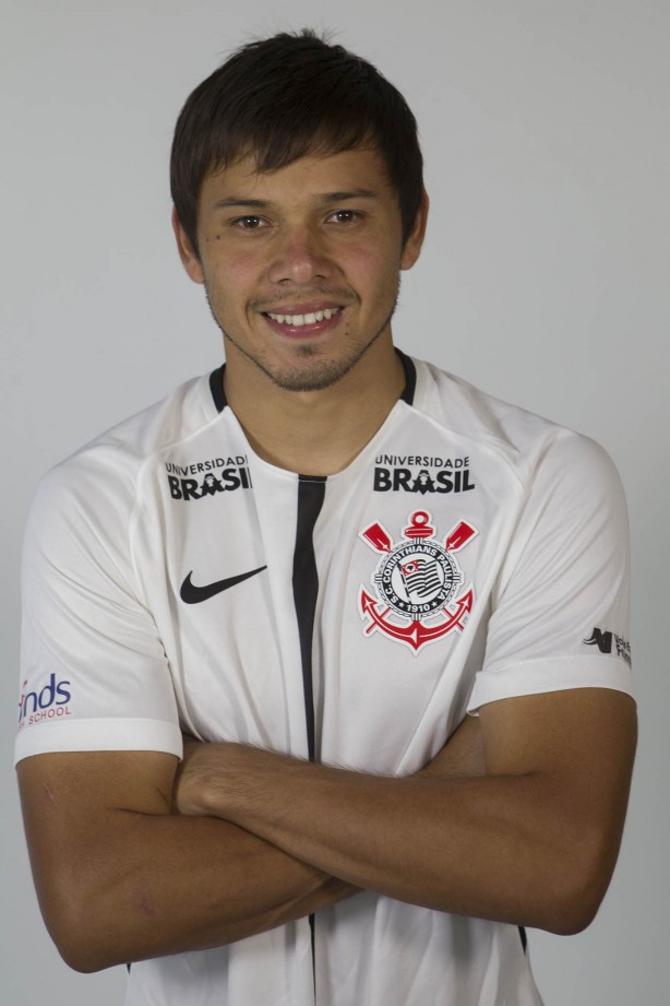 O atacante Angél Romero durante ensaio 3x4 alvinegro