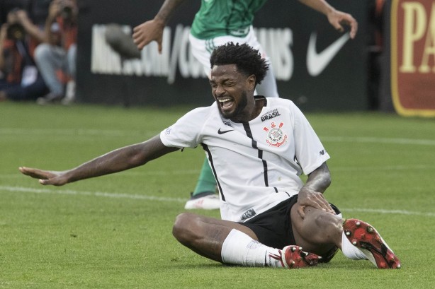 Renê Júnior foi vítima de grande violência e se machucou muito no jogo contra o Palmeiras