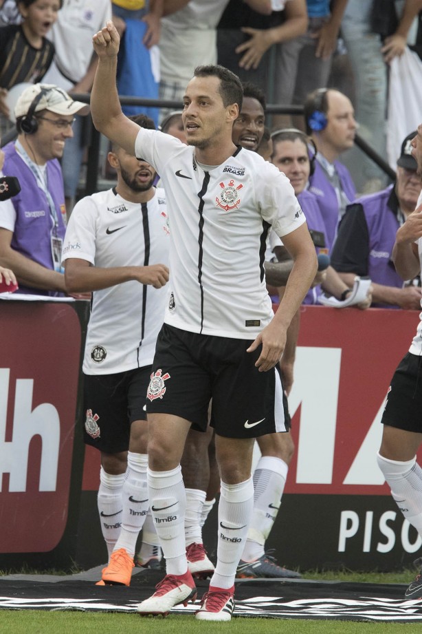 Rodriguinho deixou dois palmeirenses no chão e aplicou uma pintura