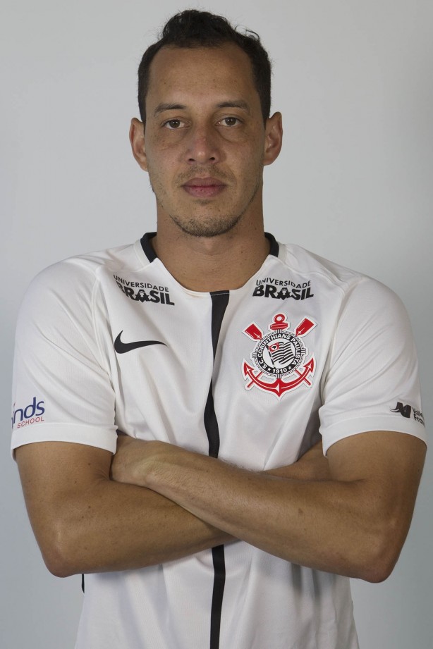 Rodriguinho durante fotos 3x4 do Corinthians