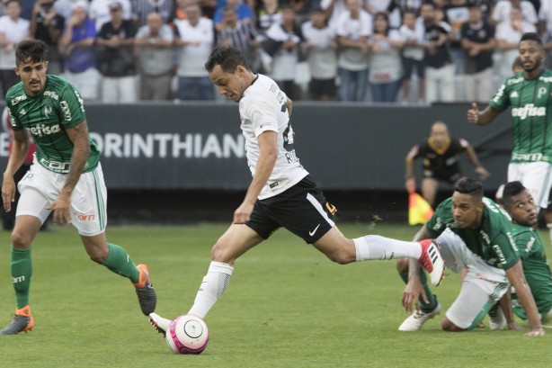 Rodriguinho soltou o pé e abriu o placar na Arena Corinthians contra o Palmeiras
