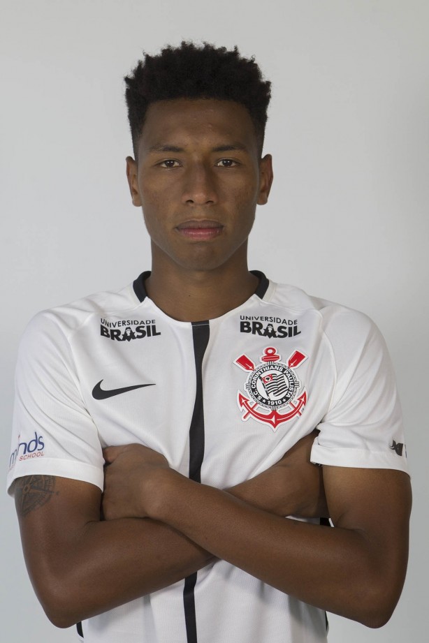 Warian posando para mais um ensaio 3x4 no Corinthians