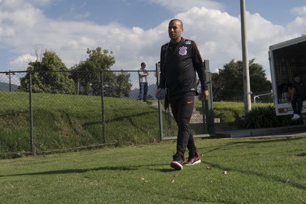 Emerson Sheik se prepara o treino na Colômbia