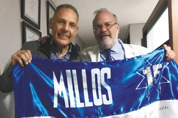 Miguel Russo (à esq) não estará comandando sua equipe no El Campín