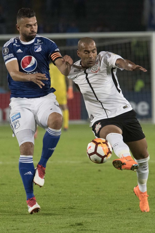 Emerson Sheik entrou no segundo tempo contra o Millonarios e fez boa participação