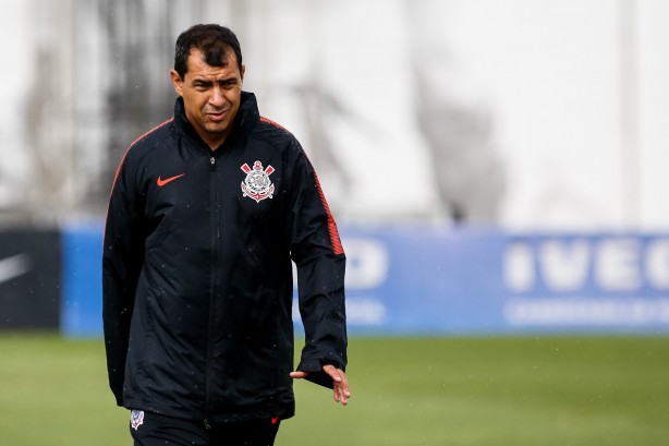 Carille comandou o treino de hoje no CT Joaquim Grava; Elenco chegou da Colômbia e se reapresentou