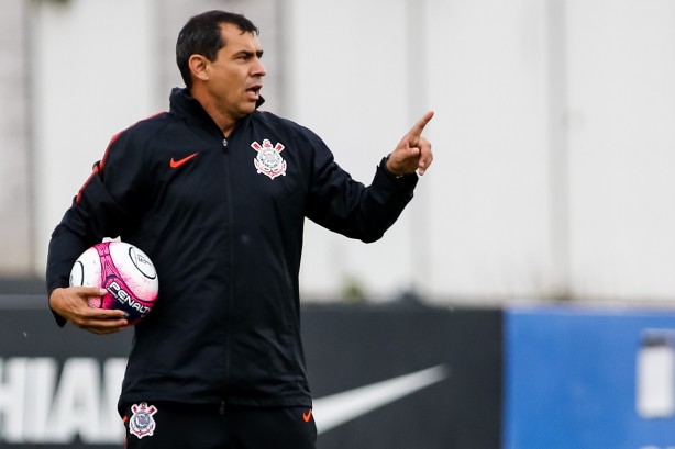 Carille prepara o time para enfrentar o Santos, no próximo domingo