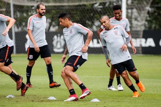 Jogadores mal desembarcaram no Brasil e já estão treinando
