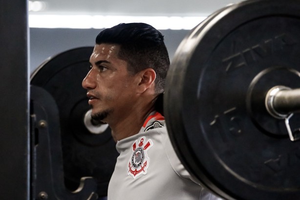 Ralf treina musculatura no CT Joaquim Grava; O alvo agora é oSantos