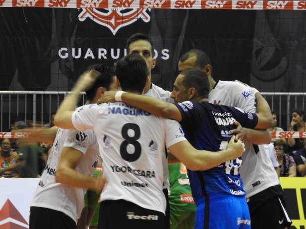 Corinthians/Guarulhos venceu o Lebes Canoas pela Superliga e avançou aos playoffs da competição