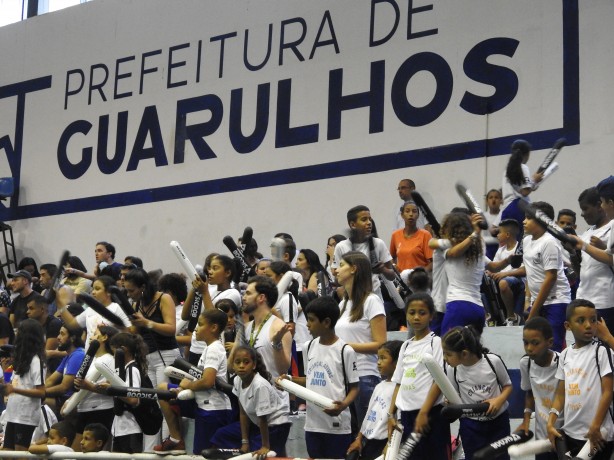 Crianças do instituto Passe de Mágina puderam acompanhar a vitória alvinegra contra o Lebes Canoa