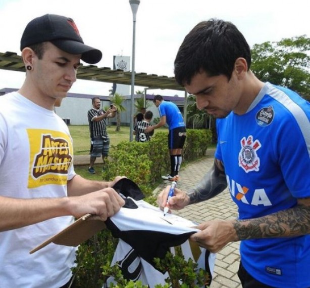 Leandro possui outros clientes dentro do Corinthians, como o lateral Fagner