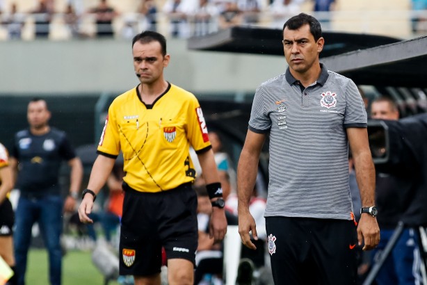 Fábio Carille comandou o time no empate em 1 a 1 diante do Santos, no Pacembu