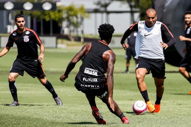 Gabriel e Sheik no último treino do Corinthians antes do duelo contra o Santos