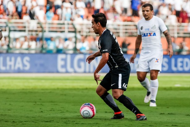 Jadson deu o passe que resultou no gol de Renê Júnior, contra o Santos
