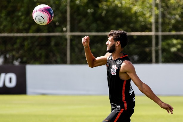 Juninho Capixaba treina para recuperar a posição diante o Santos